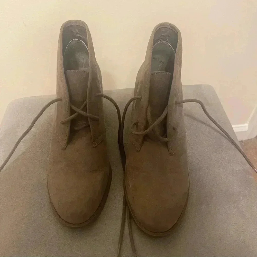 CARLOS SANTANA GRAHAM LACE UP FAUX SUEDE TAUPE BOOTIES SIZE 8M - Picture 5 of 11